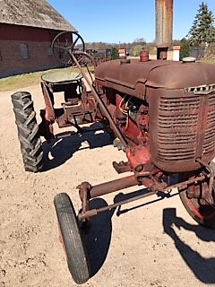 Veterantraktor - Farmall - A. 1948. Fotogen. Orörd och i originalskick. Ny magnet. Körbar